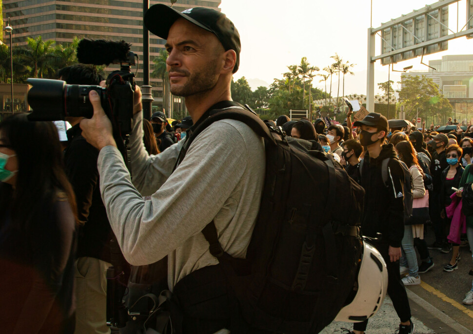 Anders Hammer på jobb i Hongkong. Den Oscar-nominerte dokumentaren «Do Not Split» ble i dag hedret med IR-prisen under Skup-festivalen. Anders Hammer på jobb i Hongkong. Den Oscar-nominerte dokumentaren «Do Not Split» ble i dag hedret med IR-prisen under Skup-festivalen.
