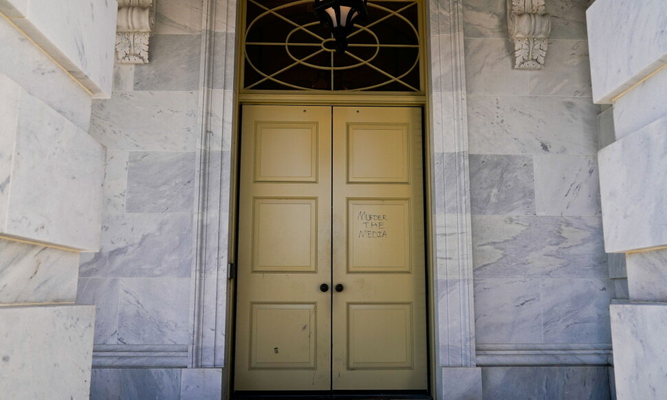 Deltakere i kongress-stormingen hevder de var der som journalister fra selskapet «Murder the Media»