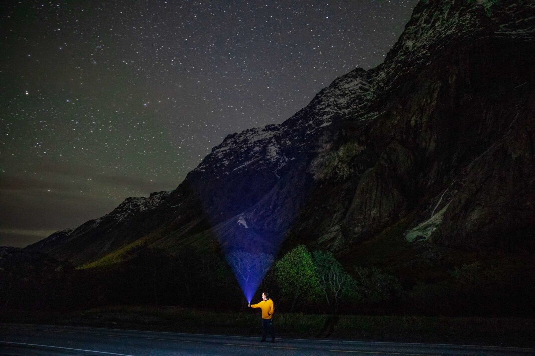 Dekninga av at Mannen skulle rase er det «gøyeste, rareste, morsomste og jævligste» Torstein Bøe har dekka, tror han. Dette bildet vant fotograf Odin Jæger pris i Årets bilde for, og med det ble Bøe en fotograf som både har vunnet pris og vært på et av vinnerbildene i konkurransen. Dekninga av at Mannen skulle rase er det «gøyeste, rareste, morsomste og jævligste» Torstein Bøe har dekka, tror han. Dette bildet vant fotograf Odin Jæger pris i Årets bilde for, og med det ble Bøe en fotograf som både har vunnet pris og vært på et av vinnerbildene i konkurransen.