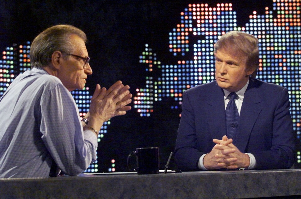 Larry King intervjuer Donald Trump for Larry King Live på CNN i 1999. Larry King intervjuer Donald Trump for Larry King Live på CNN i 1999.