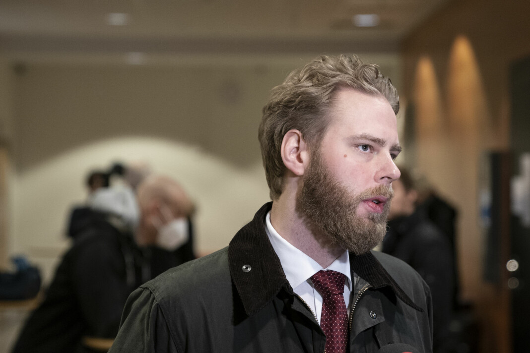 Journalist Henrik Evertsson, som bor i Norge, møter i Göteborgs tingsrätt mandag.