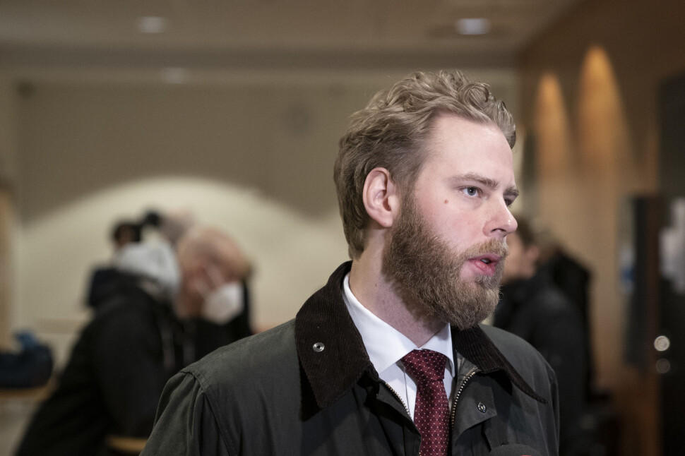 Henrik Evertsson har tilbrakt flere dager i svensk rett etter at han laget dokumentarserie om Estonia-katastrofen. Henrik Evertsson har tilbrakt flere dager i svensk rett etter at han laget dokumentarserie om Estonia-katastrofen.
