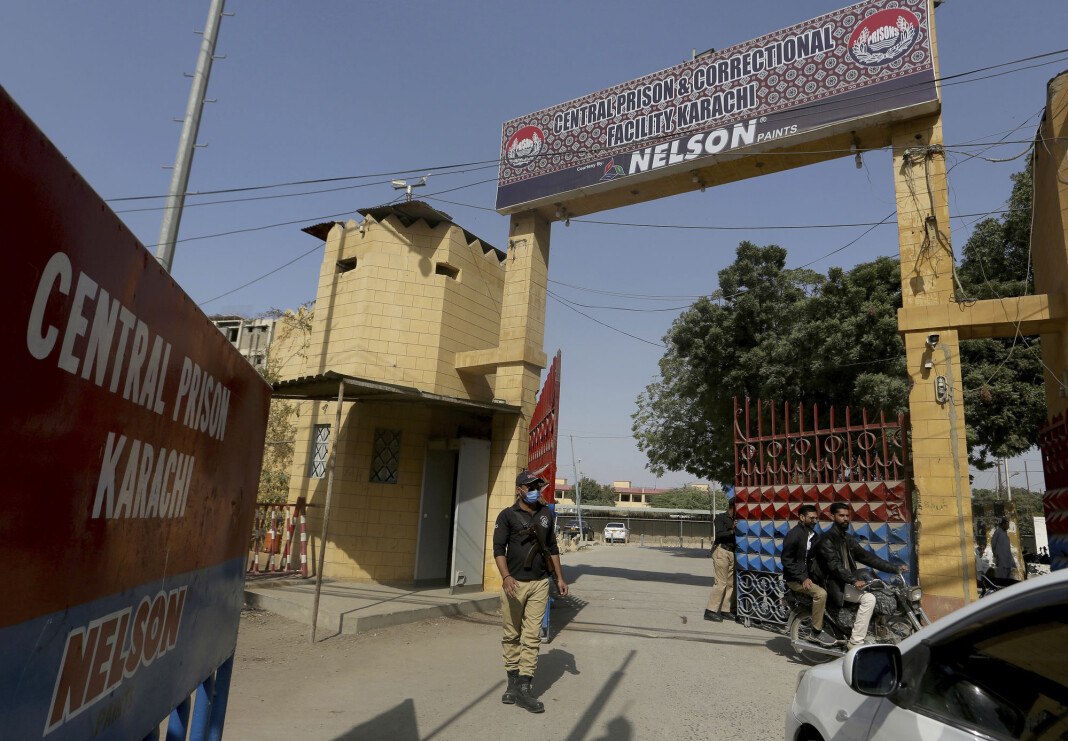Dommerne som frikjente Ahmed Omar Saeed Sheikh, ga også ordre om at han skulle løslates fra fengselet i Karachi. Dommerne som frikjente Ahmed Omar Saeed Sheikh, ga også ordre om at han skulle løslates fra fengselet i Karachi.