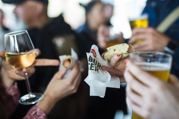 Det blir ingen muligheter for pølsefest på Dokfestivalen i 2021 heller. Her fra 2019. Det blir ingen muligheter for pølsefest på Dokfestivalen i 2021 heller. Her fra 2019.
