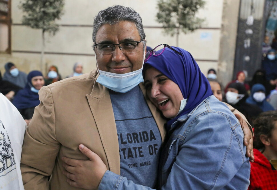 Mahmoud Hussein fotografert sammen med sin datter.