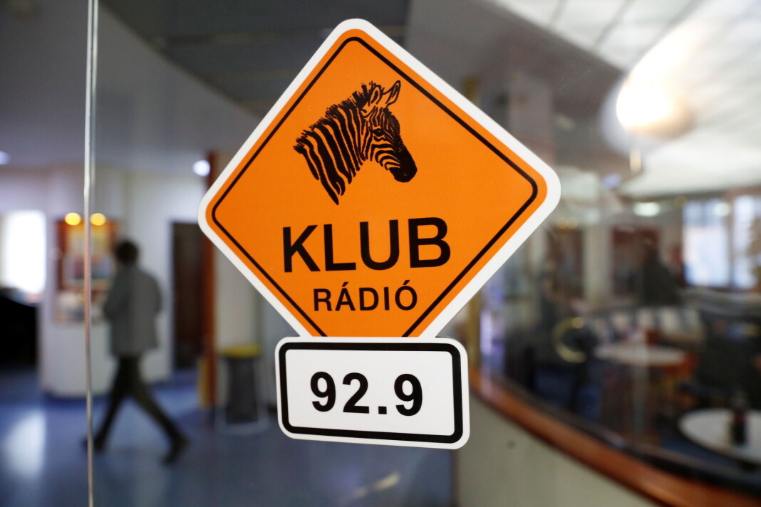 Det ungarske medietilsynet mener Klubradio gjentatte ganger har brutt reglene og levert inn dokumenter for sent. Det ungarske medietilsynet mener Klubradio gjentatte ganger har brutt reglene og levert inn dokumenter for sent.