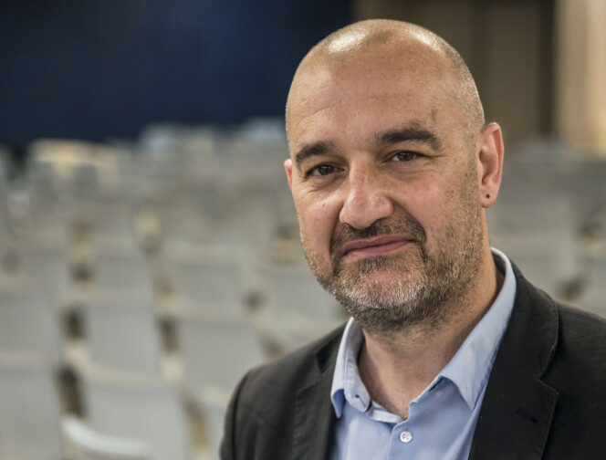 Generalsekretær Anthony Bellanger i Den internasjonale journalistføderasjonen (IFJ) er overrasket over hvordan norske koronaregler rammer journalister. Generalsekretær Anthony Bellanger i Den internasjonale journalistføderasjonen (IFJ) er overrasket over hvordan norske koronaregler rammer journalister.