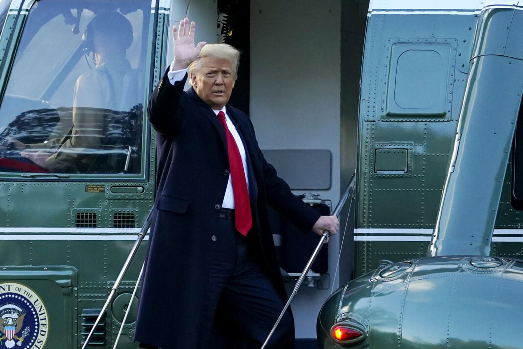 Donald Trump vinker i det han forlater Det hvite hus for godt 20. januar. Donald Trump vinker i det han forlater Det hvite hus for godt 20. januar.