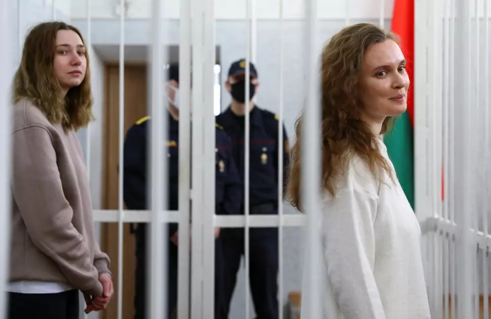 De to journalistene Katerina Batsjvalova og Daria Tsjultsova ble pågrepet i november.