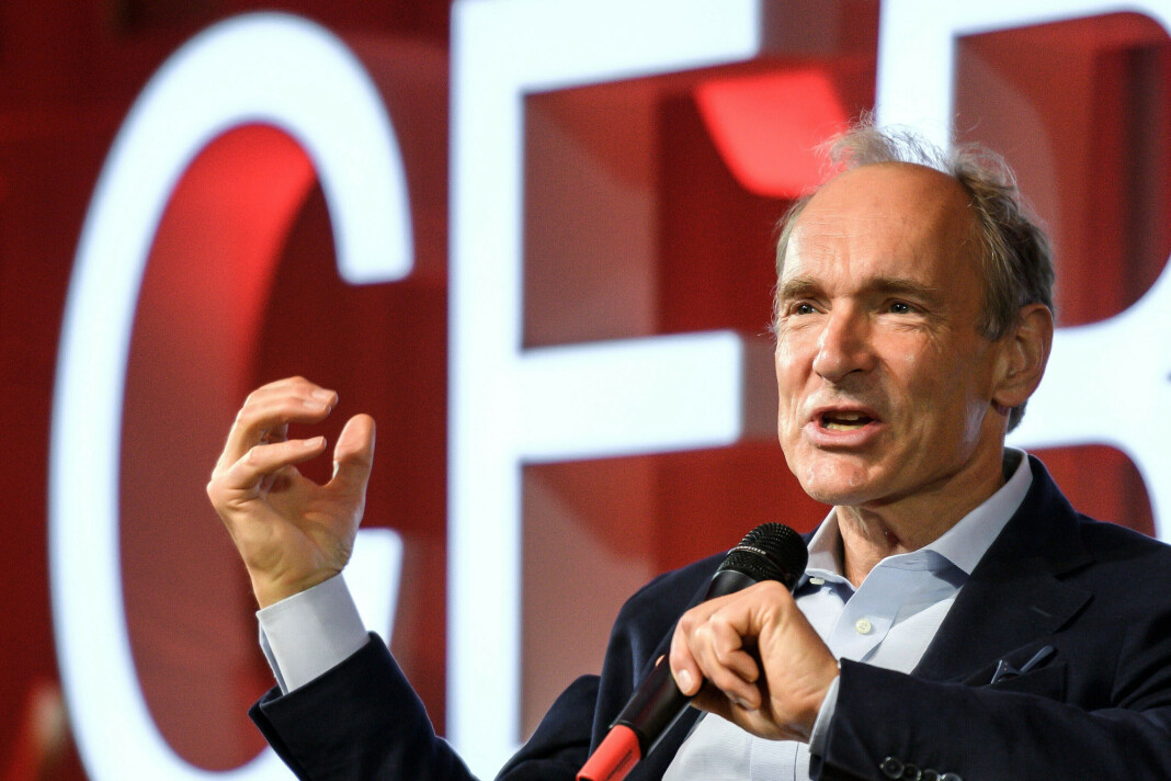 Tim Berners-Lee frykter at krav om betaling for nettselskaper som deler nyheter, kan ødelegge for internett slik vi kjenner det. Tim Berners-Lee frykter at krav om betaling for nettselskaper som deler nyheter, kan ødelegge for internett slik vi kjenner det.