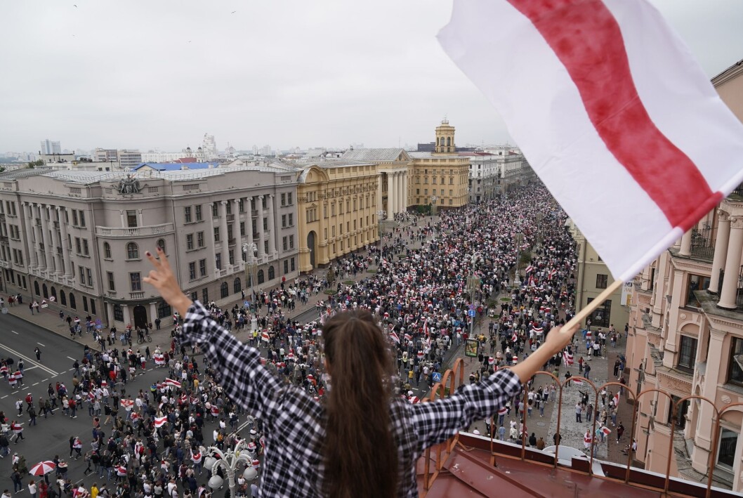 Store protester i Minsk i august i fjor mot valget av Lukasjenko førte til flere arrestasjoner og vold fra politiet. Store protester i Minsk i august i fjor mot valget av Lukasjenko førte til flere arrestasjoner og vold fra politiet.