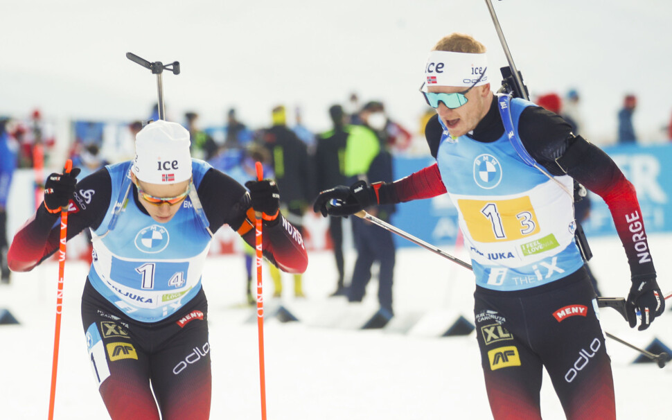 Vetle Sjåstad Christiansen (t.v) og Johannes Thingnes Bø fra Norge veksler mellom 3. og 4. etappe av stafett for menn under VM i skiskyting 2021 i Pokljuka. Vetle Sjåstad Christiansen (t.v) og Johannes Thingnes Bø fra Norge veksler mellom 3. og 4. etappe av stafett for menn under VM i skiskyting 2021 i Pokljuka.