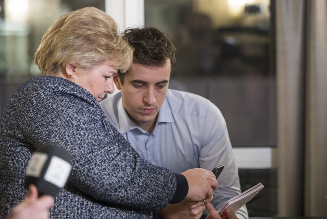 Statsminister og Høyre-leder Erna Solberg sammen med Peder W. Egseth, som i dag er statssekretær ved Statsministerens kontor. Statsminister og Høyre-leder Erna Solberg sammen med Peder W. Egseth, som i dag er statssekretær ved Statsministerens kontor.