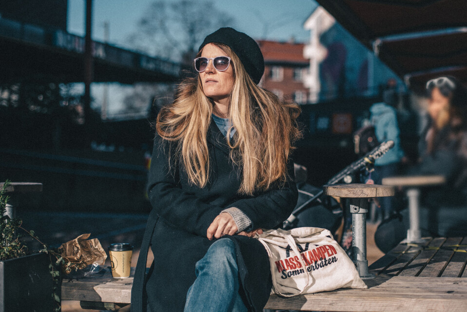 – Jeg tror det kommer til å bli ille før det blir bedre, jeg tror nok de kommer til å stenge både skoler og barnehager framover, sier Astrid Meland. – Jeg tror det kommer til å bli ille før det blir bedre, jeg tror nok de kommer til å stenge både skoler og barnehager framover, sier Astrid Meland.