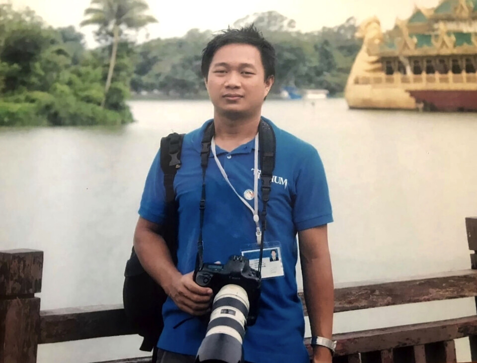 AP-fotograf Thein Zaw er blant de fem som risikerer tre års fengsel for å ha tatt bilder under demonstrasjonene mot kuppet i Myanmar. AP-fotograf Thein Zaw er blant de fem som risikerer tre års fengsel for å ha tatt bilder under demonstrasjonene mot kuppet i Myanmar.