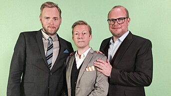 Tidligere kjent som Radioresepsjonen: Tore Sagen, Bjarte Tjøstheim og Steinar Sagen. Tidligere kjent som Radioresepsjonen: Tore Sagen, Bjarte Tjøstheim og Steinar Sagen.