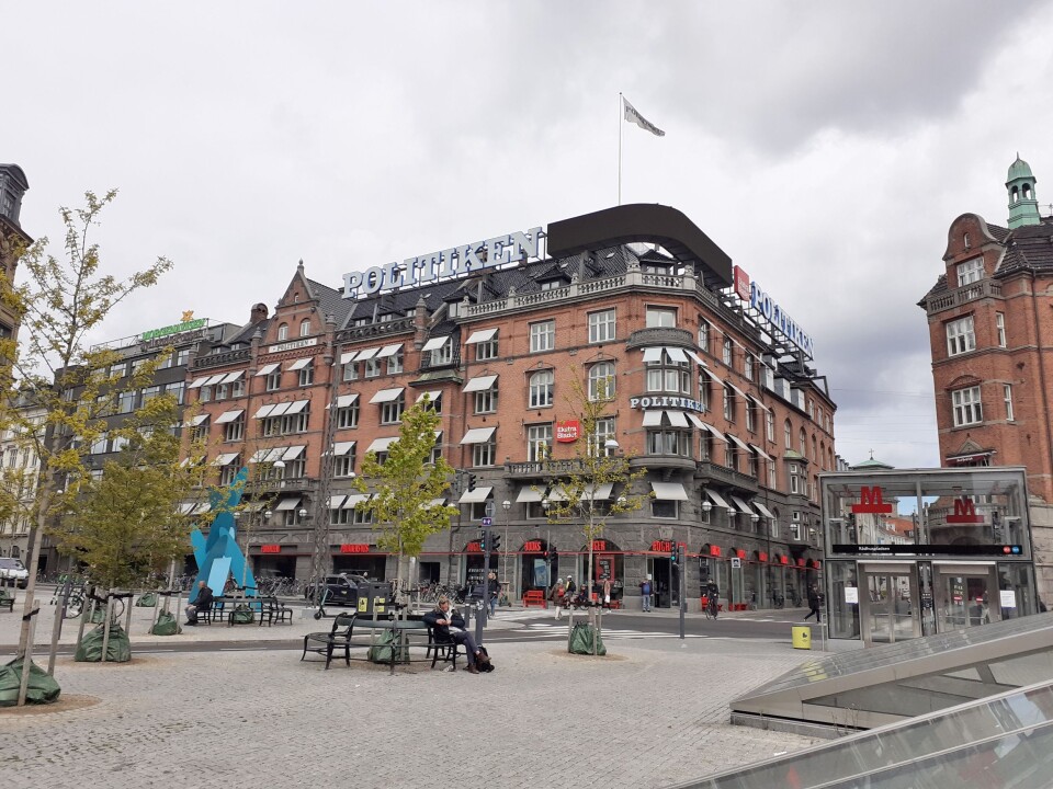 Eskortesidene til JP/Politikens Hus er fortsatt oppe og går, selv om konsernsjefen har lovet avvikling Eskortesidene til JP/Politikens Hus er fortsatt oppe og går, selv om konsernsjefen har lovet avvikling