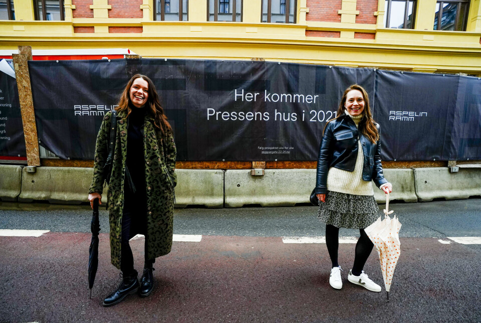 Siri Skaalmo (t.v.) og Guri Istad utenfor Pressens hus i Oslo.