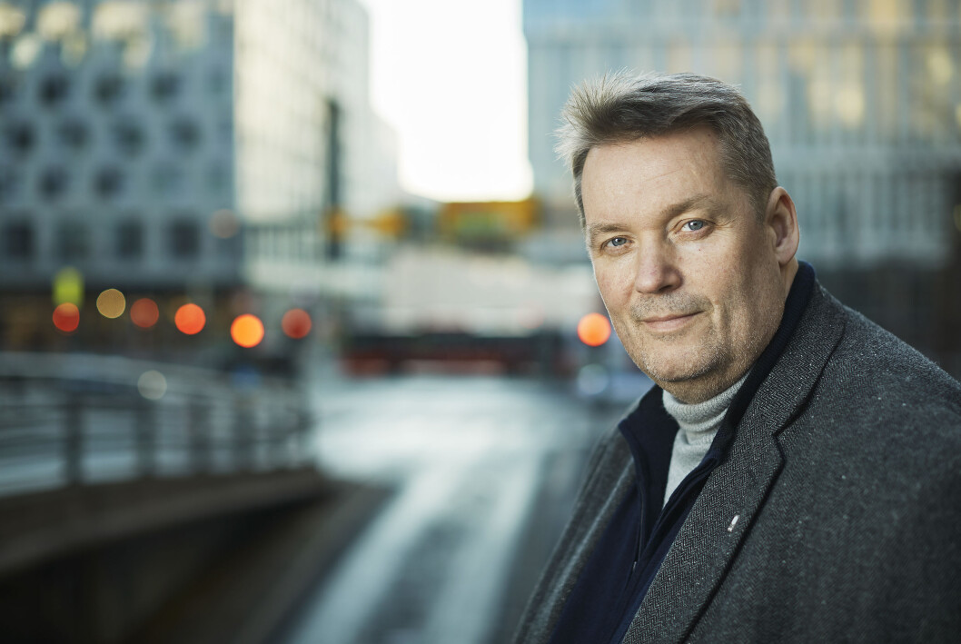 «Hvordan vil ulike redaksjoner håndtere situasjonen dersom klikkvennlige historier basert på stjålet informasjon fra stortingets epostservere plutselig skulle dukke opp midt under valgkampen?» skriver Roar Thon. «Hvordan vil ulike redaksjoner håndtere situasjonen dersom klikkvennlige historier basert på stjålet informasjon fra stortingets epostservere plutselig skulle dukke opp midt under valgkampen?» skriver Roar Thon.