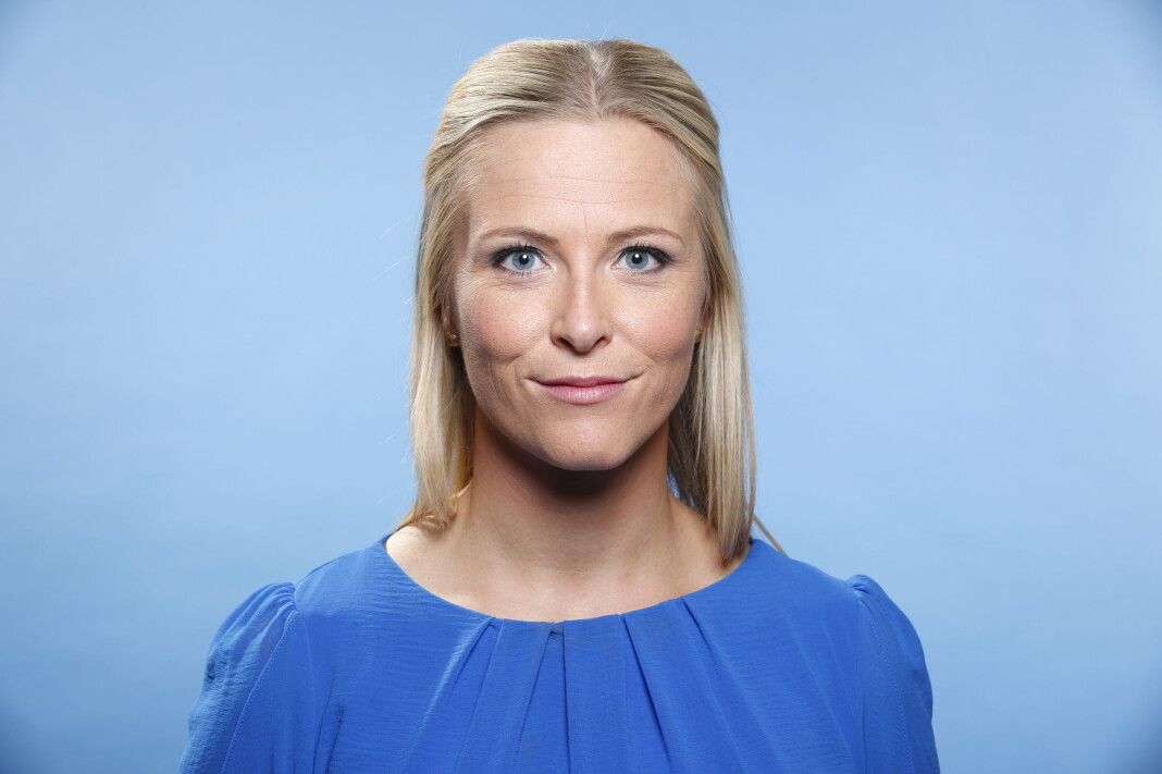 Dagsrevyen-anker Eline Buvarp Aardal. Dagsrevyen-anker Eline Buvarp Aardal.