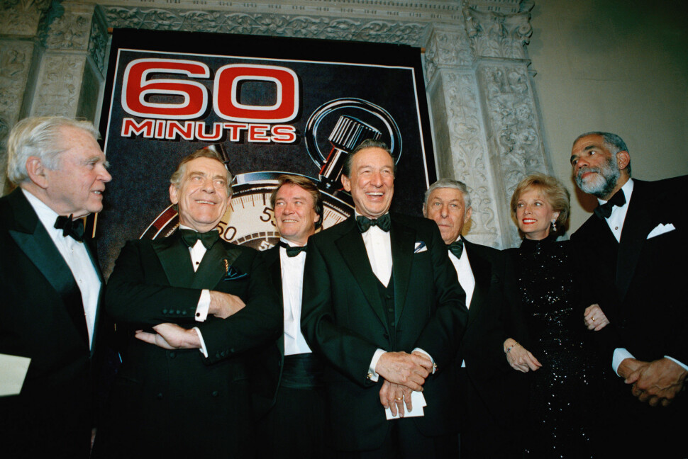 Gjengen samlet i 1993: Fra venstre Andy Rooney, Morley Safer, Steve Kroft, Mike Wallace, Don Hewitt, Lesley Stahl, og Ed Bradley.