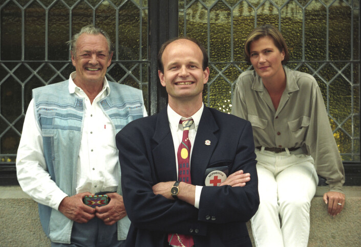 Erik Bye, Sven Mollekleiv og Siv Nordrum fotografert i forbindelse med tv-aksjonen i 1993. Erik Bye, Sven Mollekleiv og Siv Nordrum fotografert i forbindelse med tv-aksjonen i 1993.