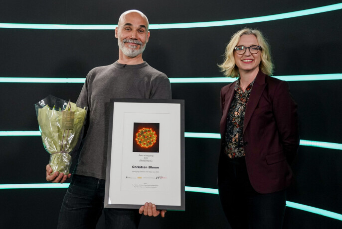 Årets avistegning-vinner Christian Bloom sammen med juryleder Sarah Sørheim. Årets avistegning-vinner Christian Bloom sammen med juryleder Sarah Sørheim.