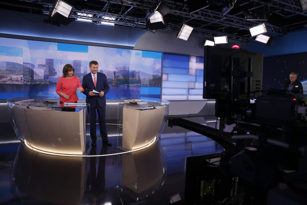 Dialektbruk i Dagsrevyen skaper debatt. Ingvild Bryn (t.v.) benytter normert nynorsk i sendingene. Dialektbruk i Dagsrevyen skaper debatt. Ingvild Bryn (t.v.) benytter normert nynorsk i sendingene.