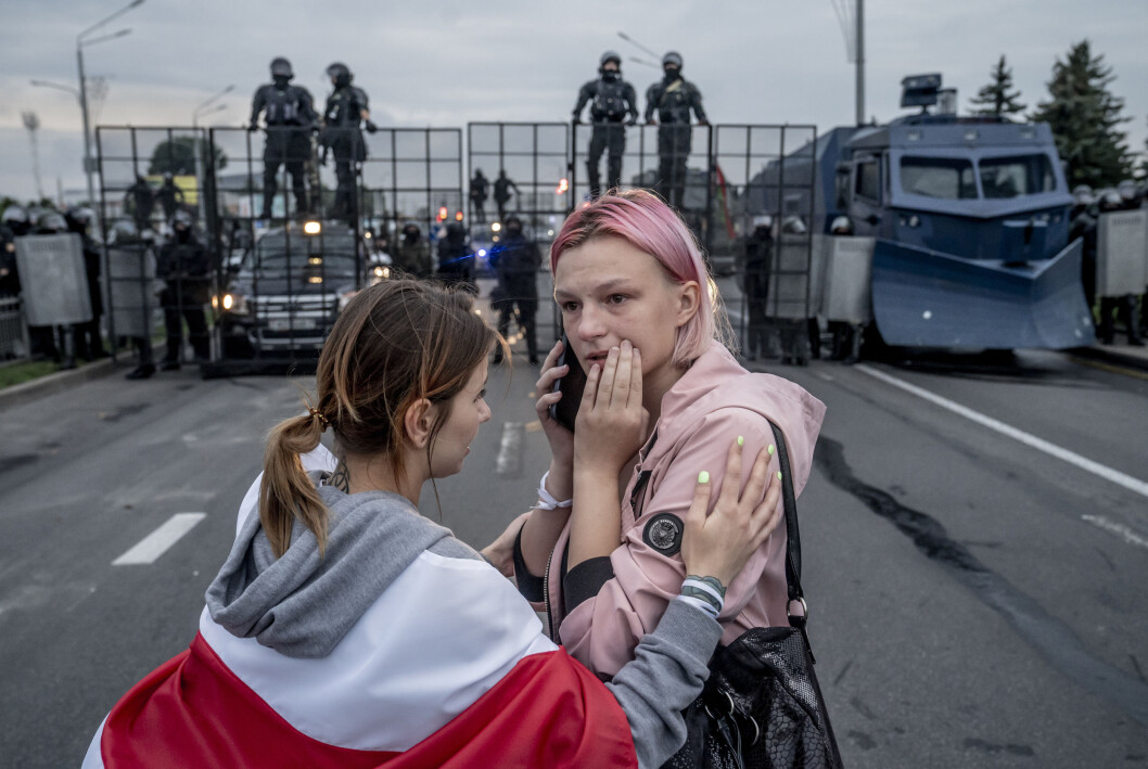 Med dette bildet fra demonstrasjonene i Hviterussland, tok Asger Ladefoged Årets pressefoto i Danmark. Med dette bildet fra demonstrasjonene i Hviterussland, tok Asger Ladefoged Årets pressefoto i Danmark.