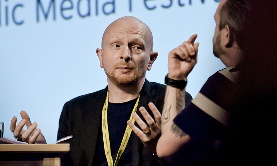 Dokumentarfilmskaper Mads Brügger blir sjefredaktør for nytt mediehus. Dokumentarfilmskaper Mads Brügger blir sjefredaktør for nytt mediehus.