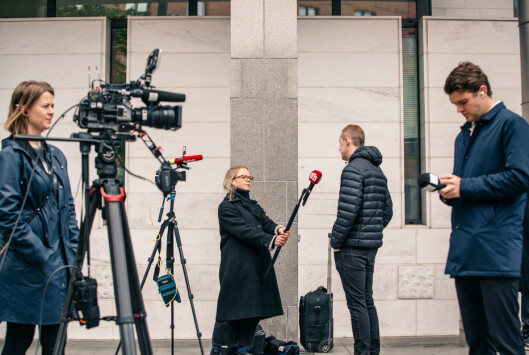 Åtte medier følger rettssaken via videostrøm. Men NRK er ikke en av disse. Åtte medier følger rettssaken via videostrøm. Men NRK er ikke en av disse.