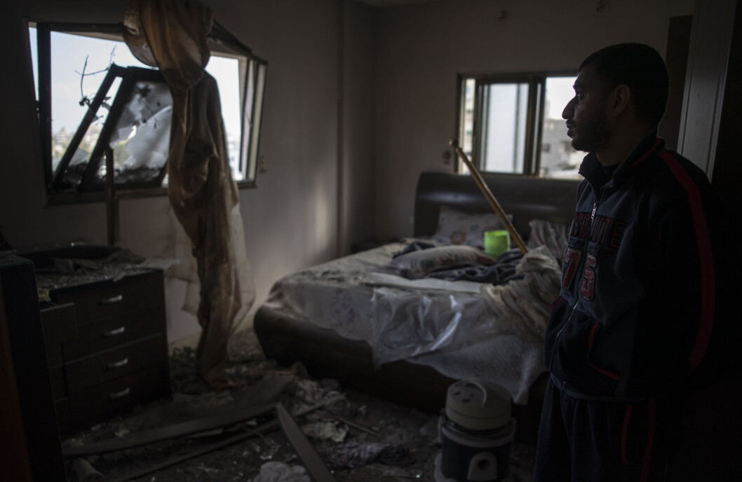 Israels bombing av Gaza fortsatte i morgentimene onsdag. Bildet viser et soverom som er delvis ødelagt av en eksplosjon. Israels bombing av Gaza fortsatte i morgentimene onsdag. Bildet viser et soverom som er delvis ødelagt av en eksplosjon.