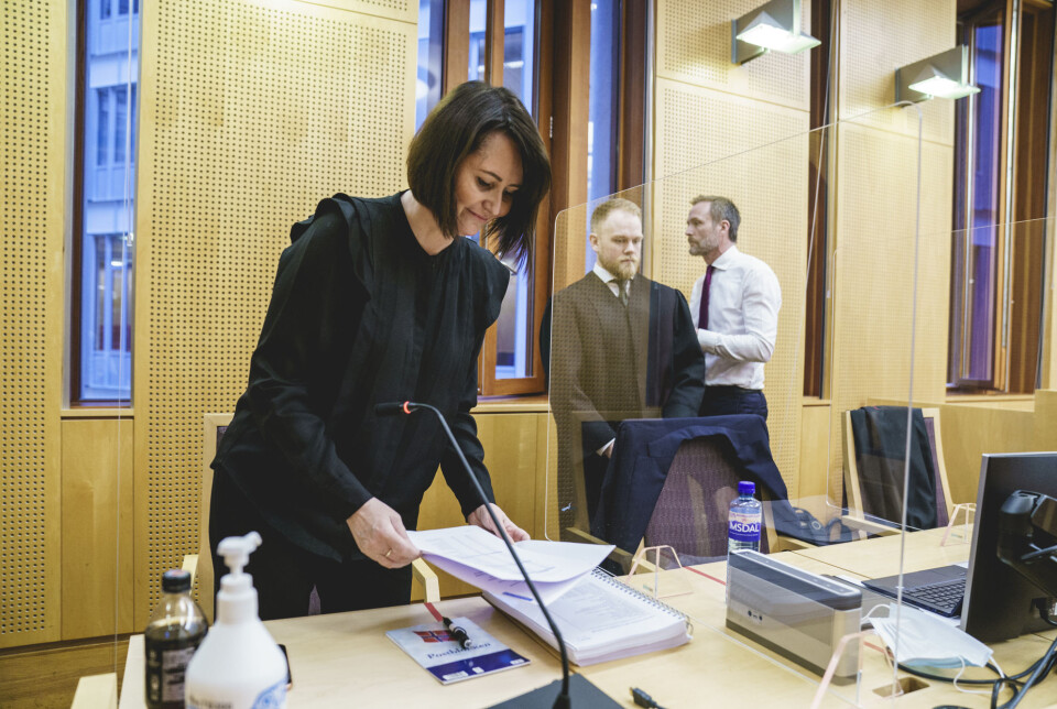 Line Andersen sammen med advokatene Jostein Jenssen og Tron Dalheim i Oslo tingrett. Line Andersen sammen med advokatene Jostein Jenssen og Tron Dalheim i Oslo tingrett.