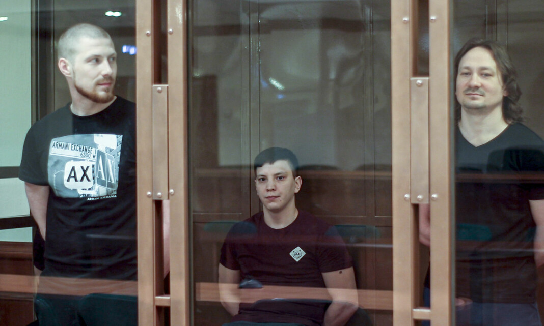 Russiske politibetjenter fengselsdømt for å ha plantet narkotika på gravejournalist
