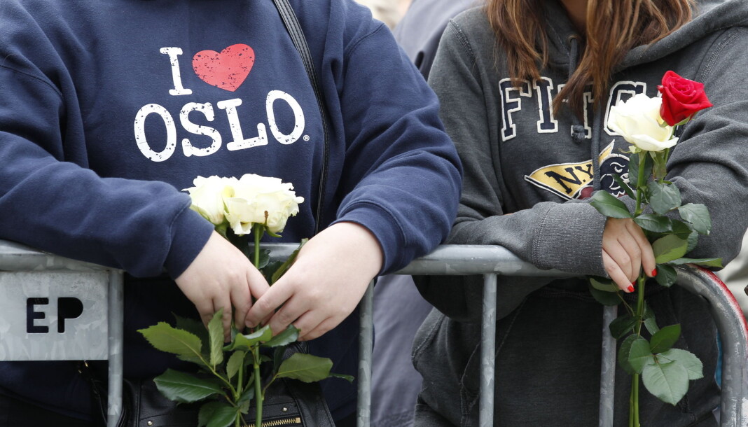 PFU- rådgiver Ingrid Nergården Jortveit oppsummerer PFU-saker om 22. juli. Bildet er fra minnemarkering i Oslo. PFU- rådgiver Ingrid Nergården Jortveit oppsummerer PFU-saker om 22. juli. Bildet er fra minnemarkering i Oslo.