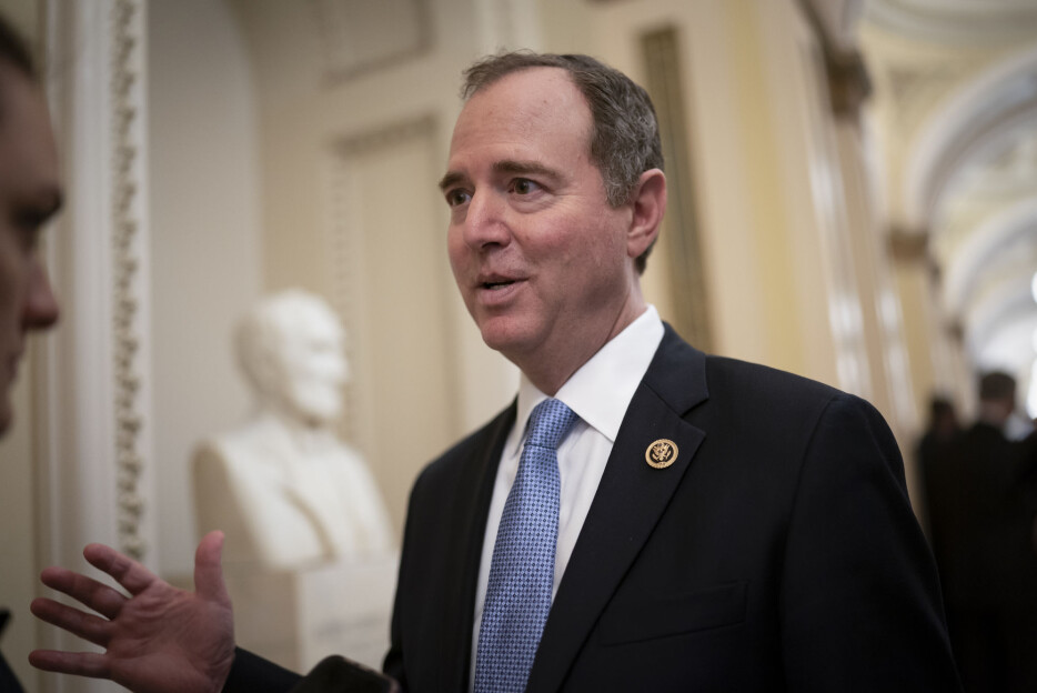 Lederen for etterretningskomiteen i Representantenes hus, Adam Schiff, er blant dem som ble overvåket i hemmelighet av justisdepartementet. Lederen for etterretningskomiteen i Representantenes hus, Adam Schiff, er blant dem som ble overvåket i hemmelighet av justisdepartementet.
