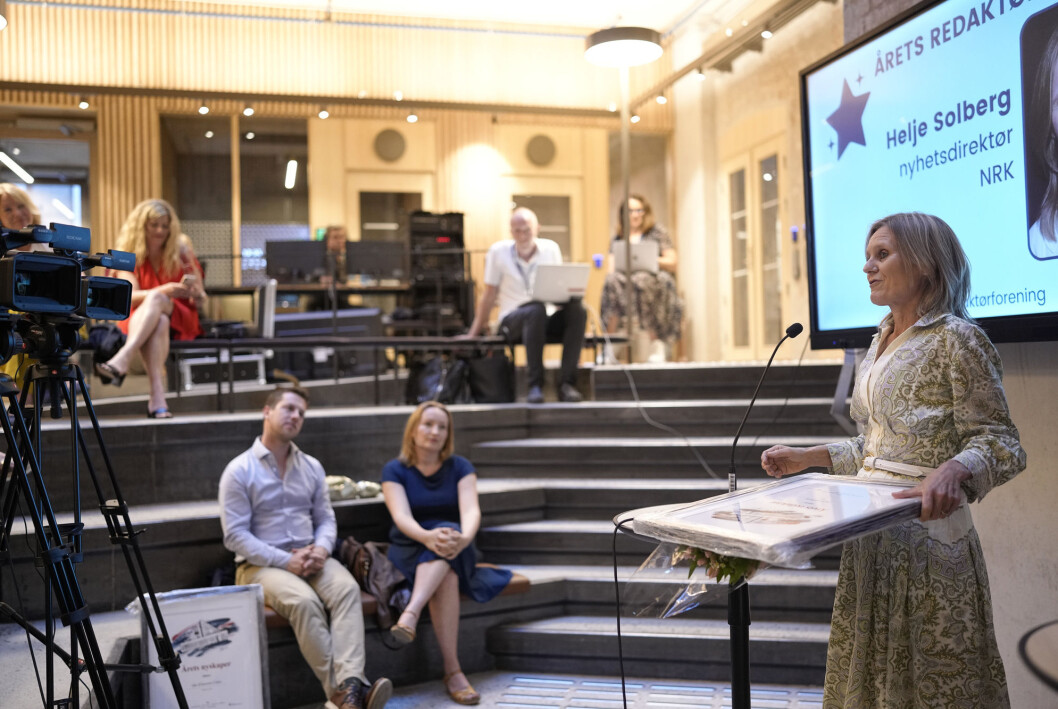 Nyhetsdirektør Helje Solberg tar imot prisen for Årets redaktør 2021. Nyhetsdirektør Helje Solberg tar imot prisen for Årets redaktør 2021.