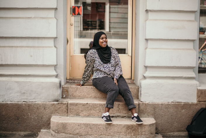 – Tanken var jo at jeg skulle være backstage, jeg skulle ikke være så synlig selv, sier Sumaya Jirde Ali om det å plutselig være tilbake i medias søkelys. – Tanken var jo at jeg skulle være backstage, jeg skulle ikke være så synlig selv, sier Sumaya Jirde Ali om det å plutselig være tilbake i medias søkelys.