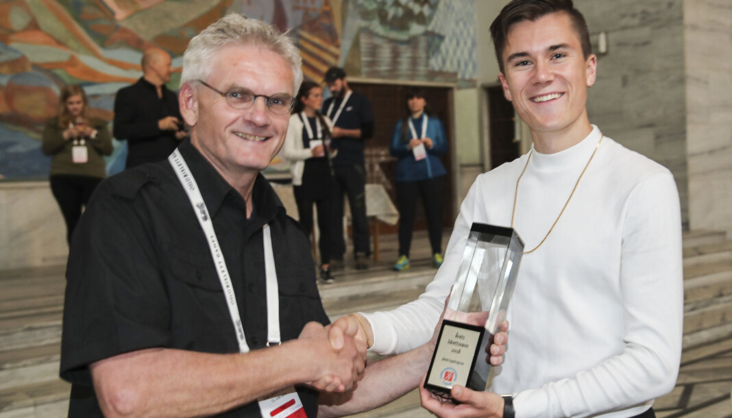 Dagsavisens sportssjef Reidar Sollie leder Norske sportsjournalisters forbund. Her med friidrettsutøver Jakob Ingebrigtsen. Dagsavisens sportssjef Reidar Sollie leder Norske sportsjournalisters forbund. Her med friidrettsutøver Jakob Ingebrigtsen.
