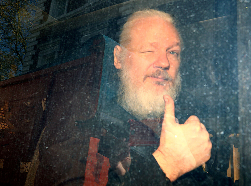 Julian Assange etter pågripelsen i 2019. Julian Assange etter pågripelsen i 2019.