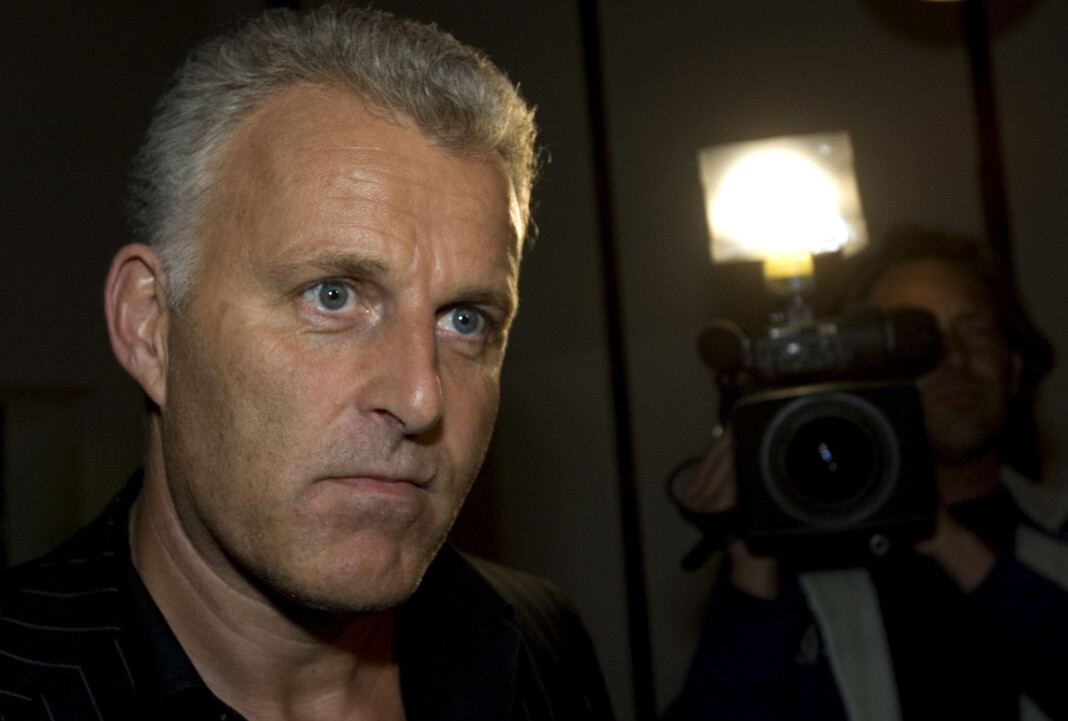 Nederlandske medier melder at krimjournalist Peter R. de Vries har blitt skutt i Amsterdam. Nederlandske medier melder at krimjournalist Peter R. de Vries har blitt skutt i Amsterdam.