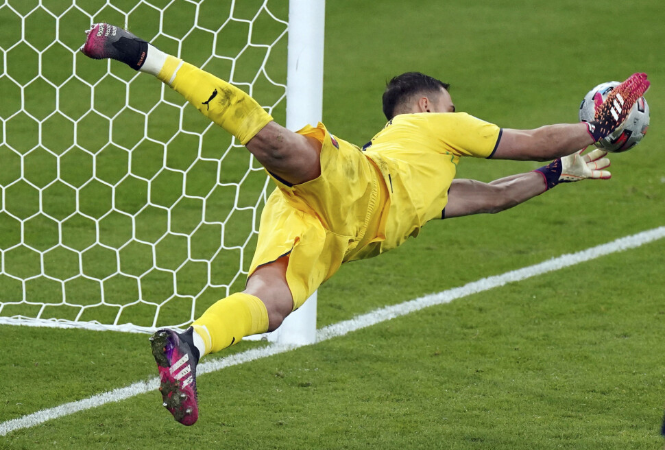 Italia-keeper Gianluigi Donnarumma ble helten under straffesparkkonkurransen som endte sommerens fotball-EM. Italia-keeper Gianluigi Donnarumma ble helten under straffesparkkonkurransen som endte sommerens fotball-EM.