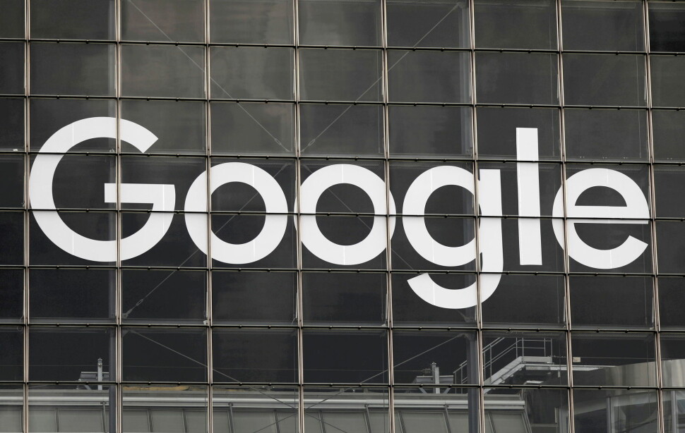 Google får milliardbot i Frankrike. Her en Google-logo på et bygg i Paris.