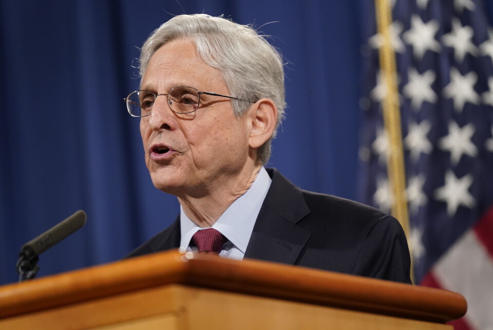 USAs justisminister Merrick Garland har formelt forbudt føderal påtalemyndighet å beslaglegge journalisters materiale i etterforskning av lekkasjer – med enkelte unntak. USAs justisminister Merrick Garland har formelt forbudt føderal påtalemyndighet å beslaglegge journalisters materiale i etterforskning av lekkasjer – med enkelte unntak.