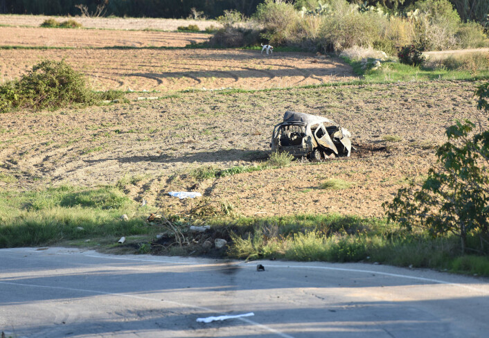 Ambulanse og politi parkert langs veien der en bilbombe eksploderte og drepte Daphne Caruana Galizia (53) i byen Mosta på Malta 16. oktober 2017. Ambulanse og politi parkert langs veien der en bilbombe eksploderte og drepte Daphne Caruana Galizia (53) i byen Mosta på Malta 16. oktober 2017.