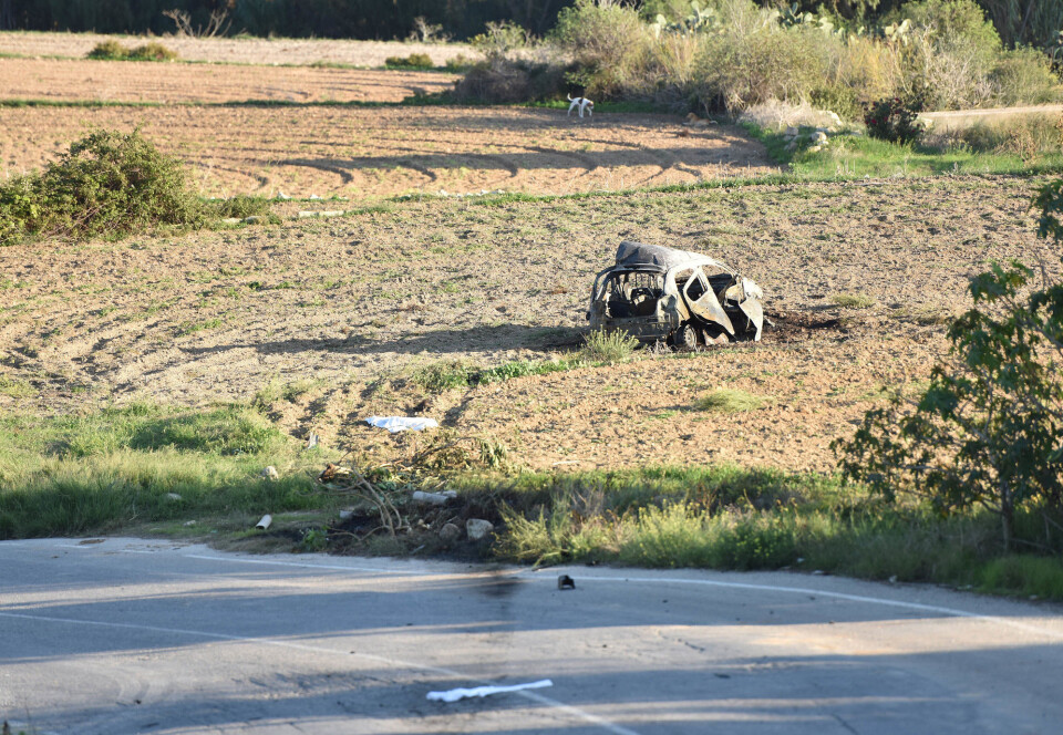 Ambulanse og politi parkert langs veien der en bilbombe eksploderte og drepte Daphne Caruana Galizia (53) i byen Mosta på Malta 16. oktober 2017. Ambulanse og politi parkert langs veien der en bilbombe eksploderte og drepte Daphne Caruana Galizia (53) i byen Mosta på Malta 16. oktober 2017.