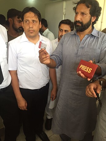 Zaman ble arrestert i Pakistan i 2018. Han rapporterte fra en demonstrasjon for TV 2 under det politiske valget. Zaman ble arrestert i Pakistan i 2018. Han rapporterte fra en demonstrasjon for TV 2 under det politiske valget.