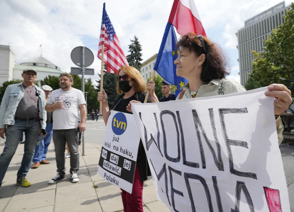 Den høyrepopulistiske regjeringens forslag til ny medielov i Polen er ifølge kritikerne et angrep på de siste frie mediene i landet. Den høyrepopulistiske regjeringens forslag til ny medielov i Polen er ifølge kritikerne et angrep på de siste frie mediene i landet.