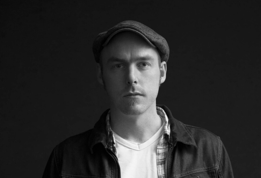 – Etter flere år som journalist og redaksjonssjef i et nisjemagasin, skal det bli godt å jobbe med featurejournalistikk igjen, sier Aleksander Bergan. – Etter flere år som journalist og redaksjonssjef i et nisjemagasin, skal det bli godt å jobbe med featurejournalistikk igjen, sier Aleksander Bergan.