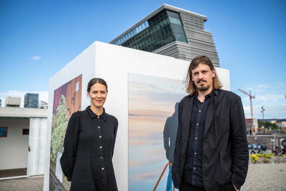 Fotografene Sofie Amalie Klougart og Christian Belgaux stiller ut fotografier fra 53 fotografer på Fotografihuset på Sukkerbiten i Oslo.